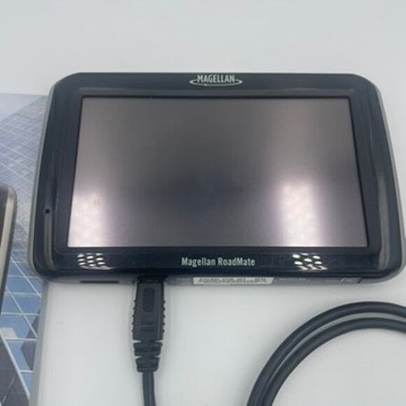 Magellan Roadmate 3045 With Accessories Tested Cords Mount Charger Manual - Picture 3 of 8